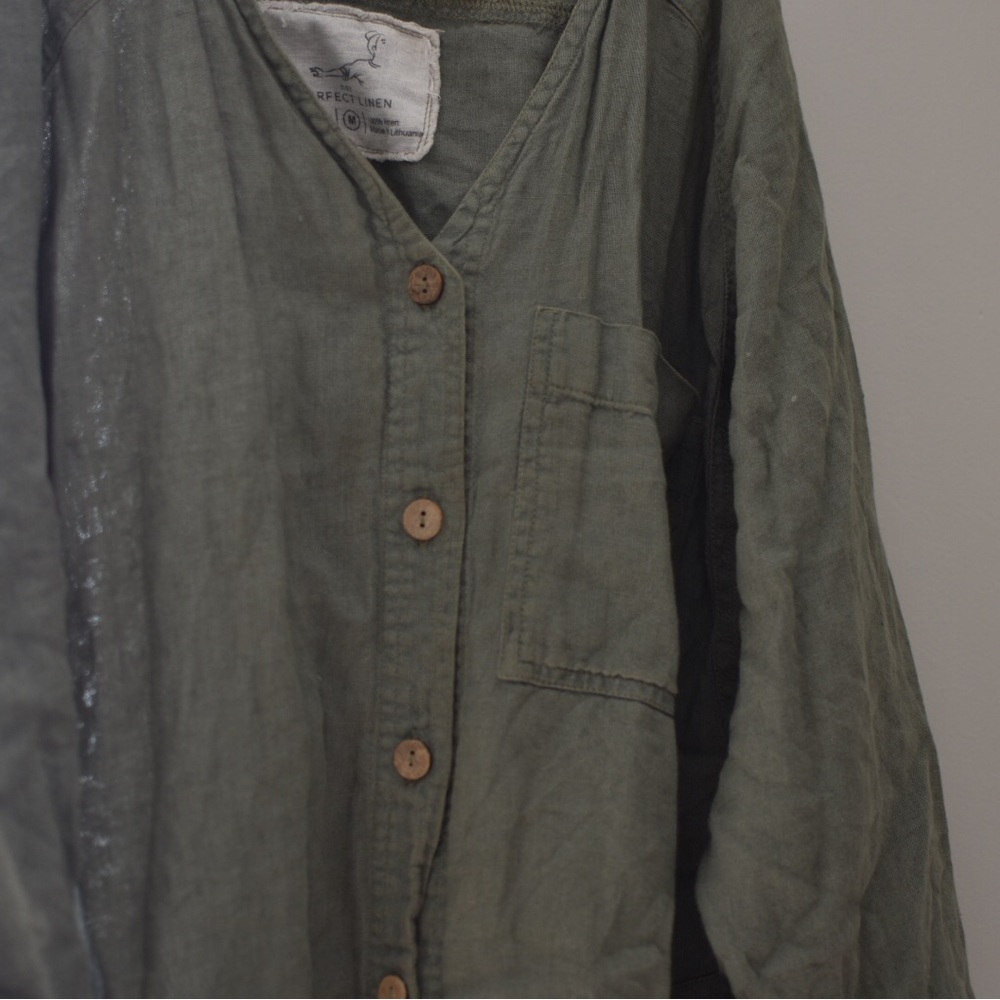 notPERFECTLINEN Sage Green Top with Wooden Buttons